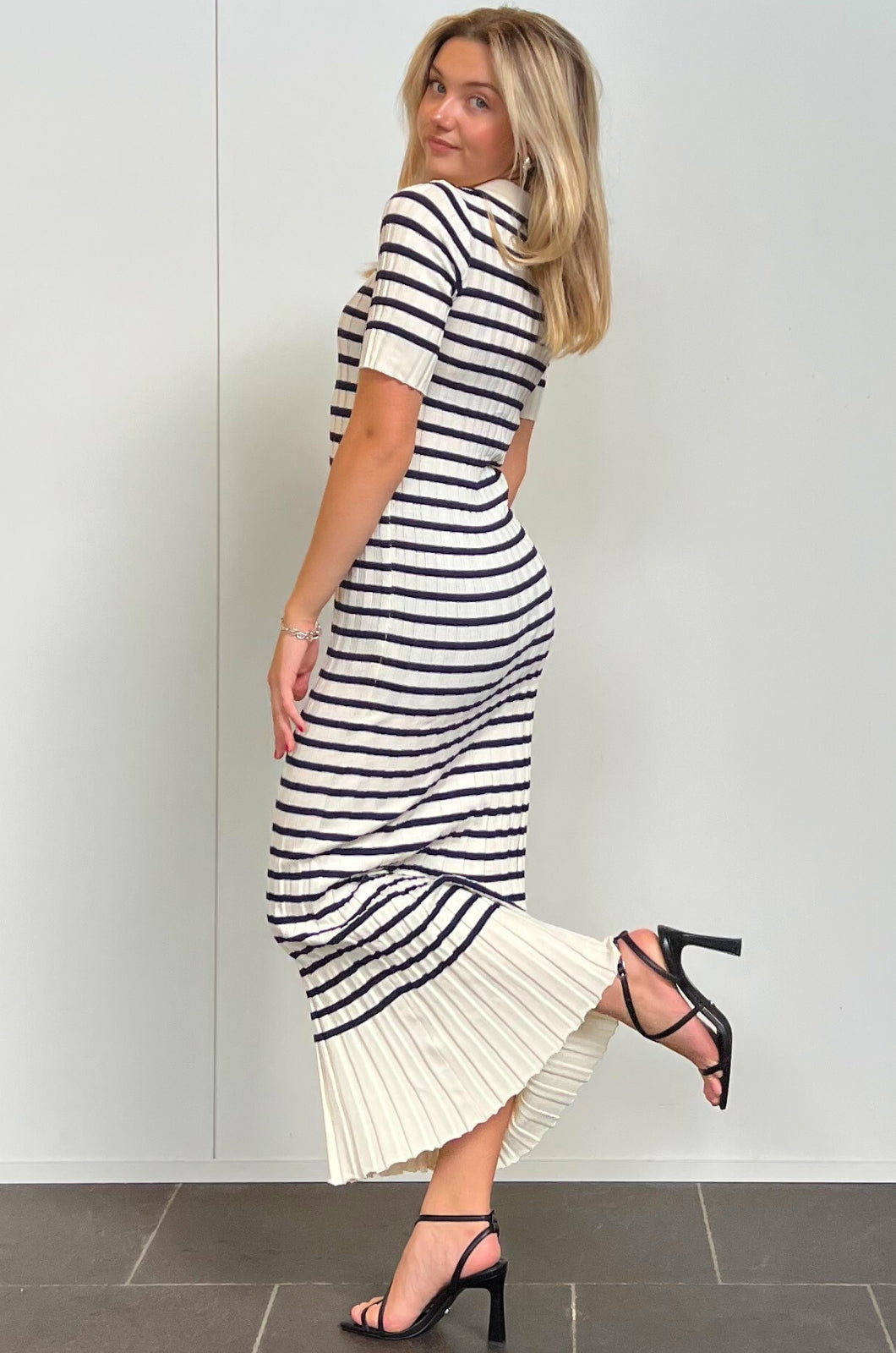 Sharn Maxi Dress - Cream/Navy