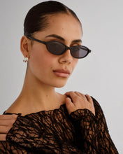 Load image into Gallery viewer, AIRE Earthshine - Black Smoke Mono

